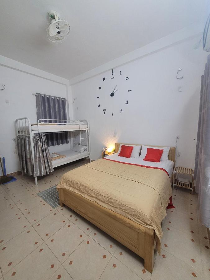 Saigon Cozy House & Coffee Hostel Хошимин Екстериор снимка